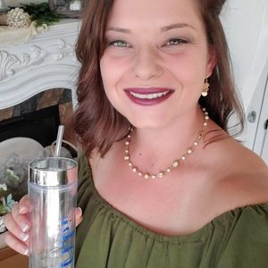 Meet your Posher, Niki